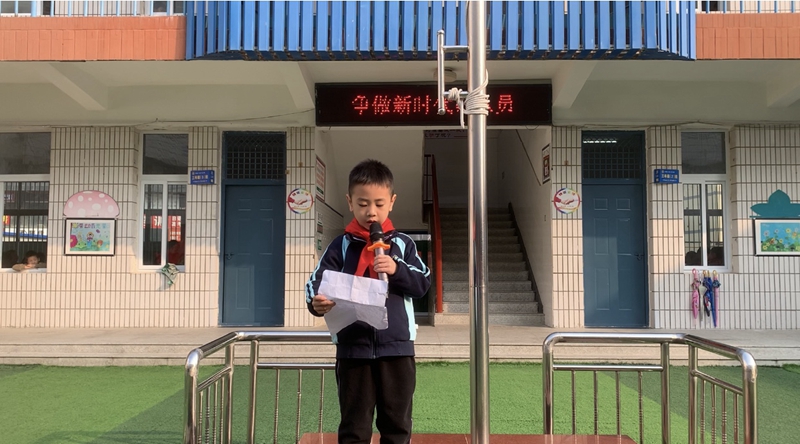 新队员代表发言.jpg