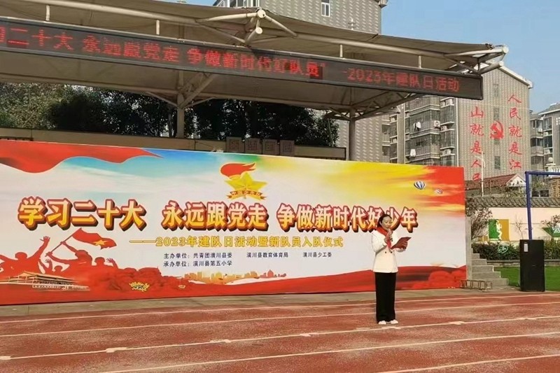 刘俊校长宣布聘请二年级辅导员决定及名单.jpg