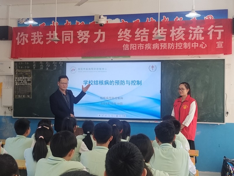 学校党支部副书记宋庭栋参与科普宣传.jpg