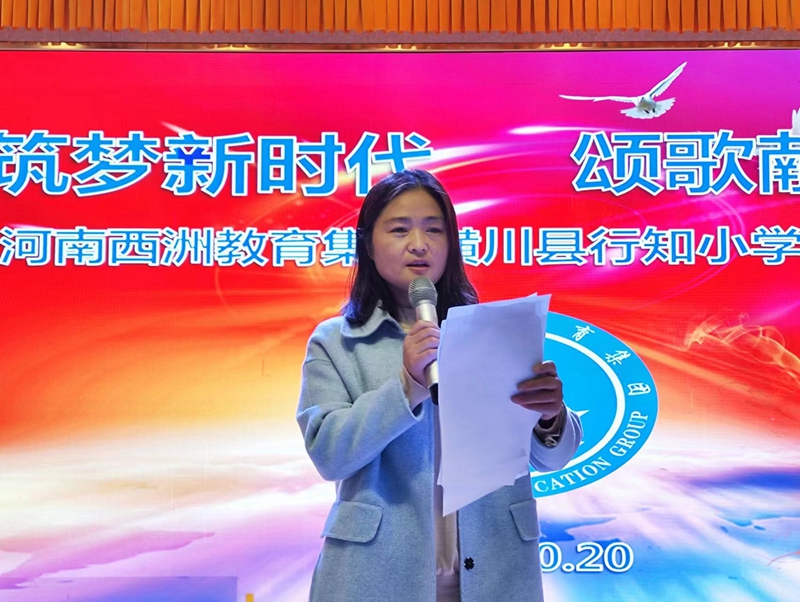 15音乐教师姜萍做精彩点评.jpg 15音乐教师姜萍做精彩点评.jpg