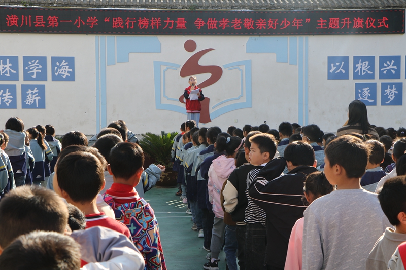 主持人李晨.jpg 主持人李晨.jpg