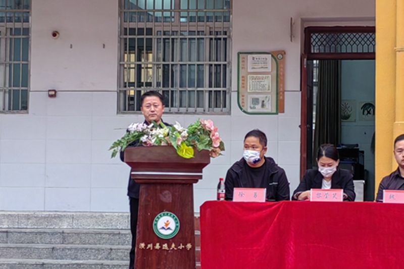家委会主任李正春发言.jpg 家委会主任李正春发言.jpg