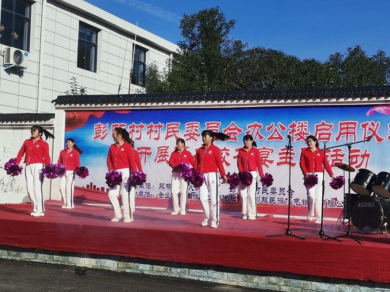 文艺演出.jpg 文艺演出.jpg