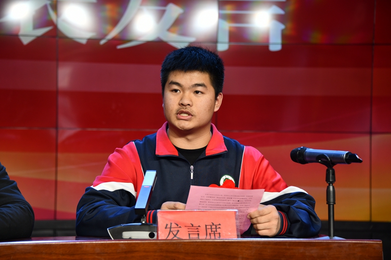 学生代表讲话.JPG