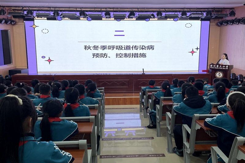 图二:专家讲解.jpg 图二:专家讲解.jpg