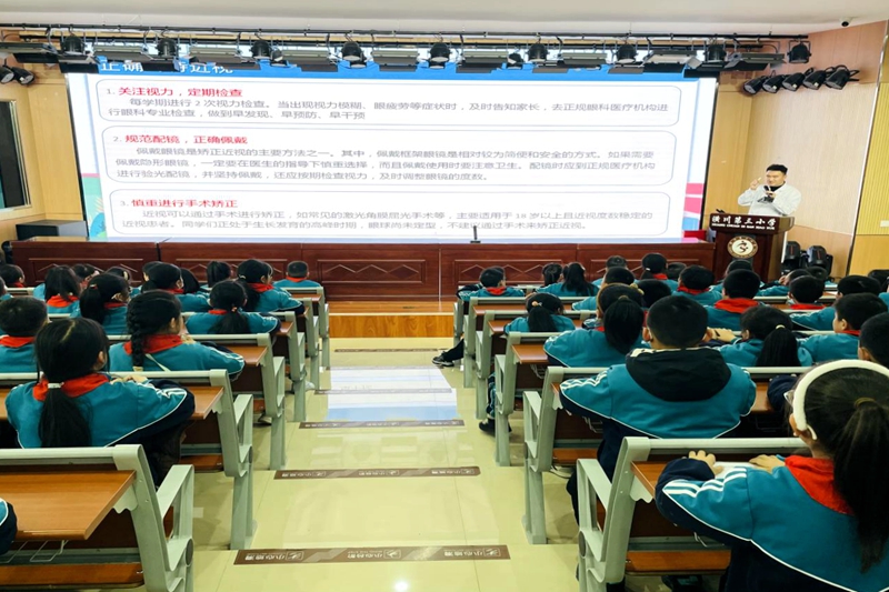 图三:专家讲解.jpg 图三:专家讲解.jpg