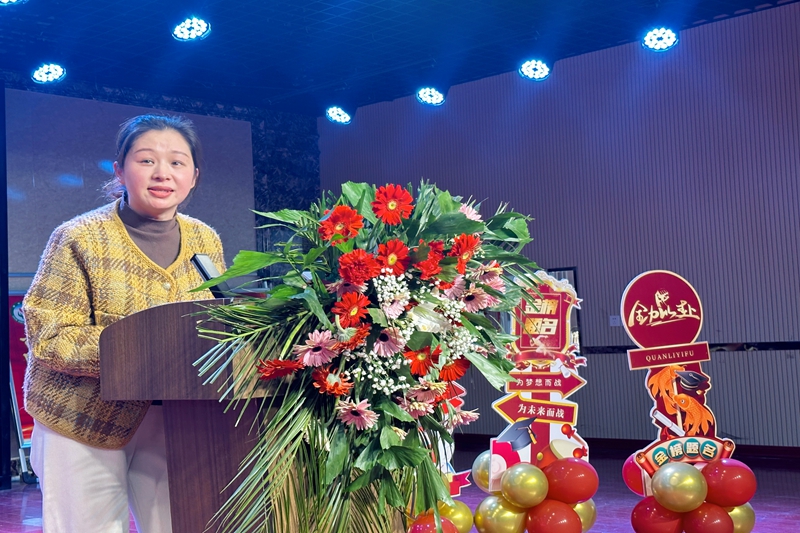 7.家长代表发言.jpg 7.家长代表发言.jpg