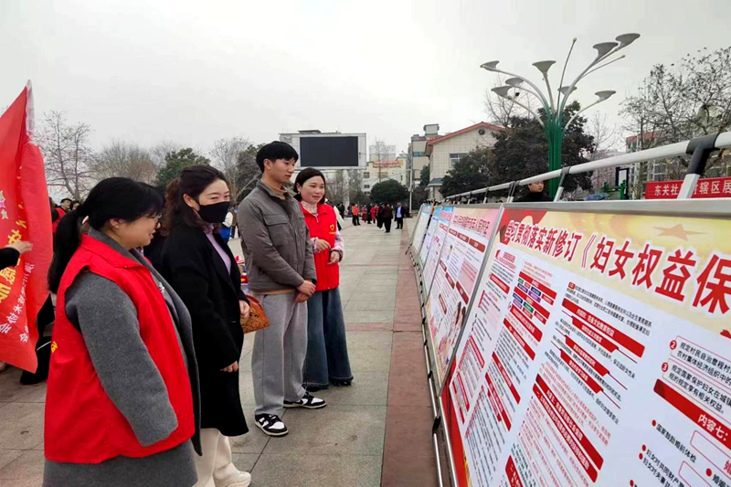 弋阳办事处开展“三八”妇女维权月集中宣传活动2.png