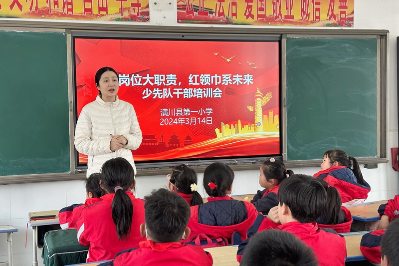 李漪主任.jpg 李漪主任.jpg