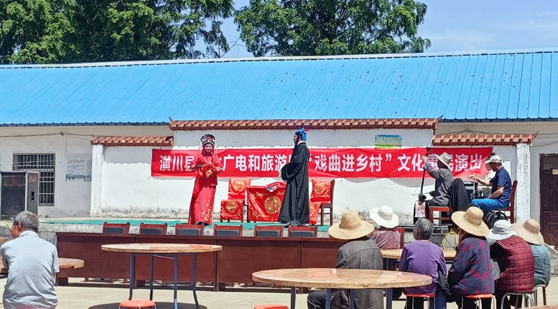 表演.jpg 表演.jpg