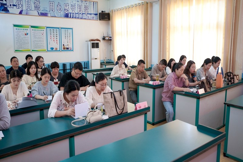 会议现场.jpg