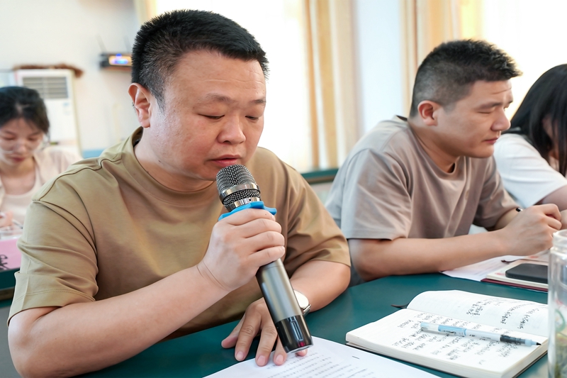 校长代表作汇报交流.jpg