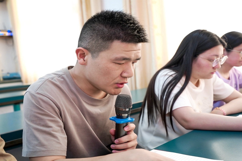 余店小学教师代表发言.jpg