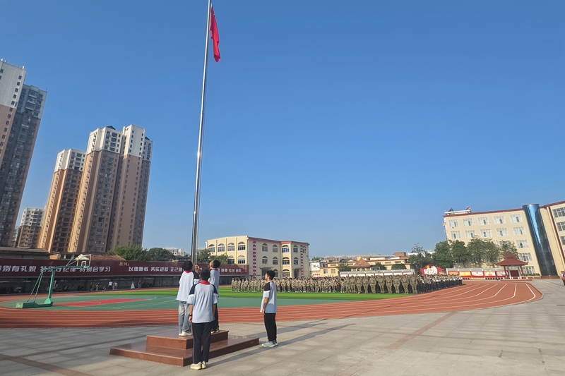 升旗仪式.jpg 升旗仪式.jpg