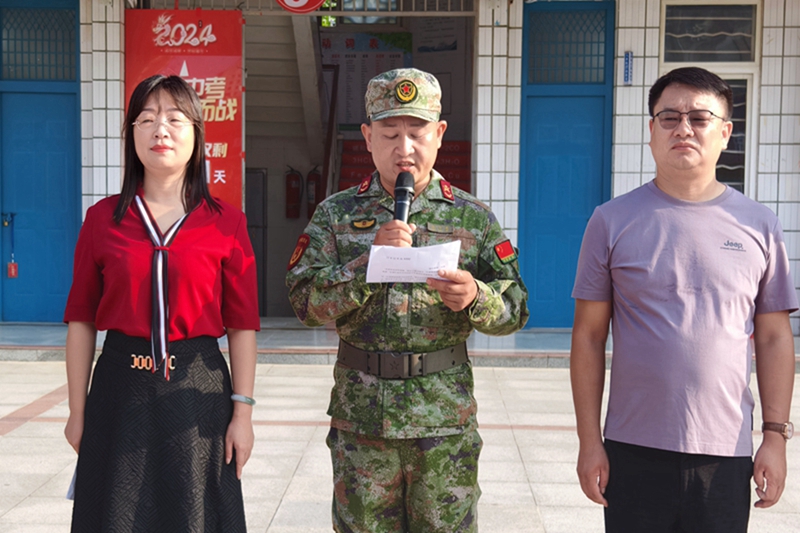 教官代表发言.jpg 教官代表发言.jpg