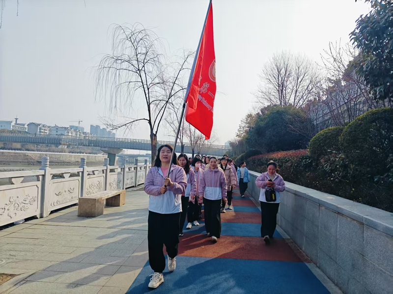 潢川一小开展“健康同行 快乐徒步”纪念“三八”国际妇女节活动4.jpg 潢川一小开展“健康同行 快乐徒步”纪念“三八”国际妇女节活动4.jpg
