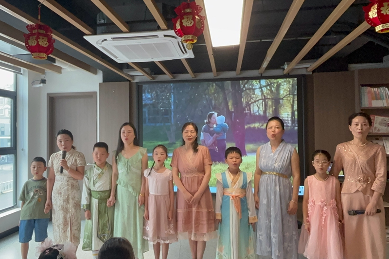 4 亲子朗诵《让我们一起成长》.jpg 4 亲子朗诵《让我们一起成长》.jpg